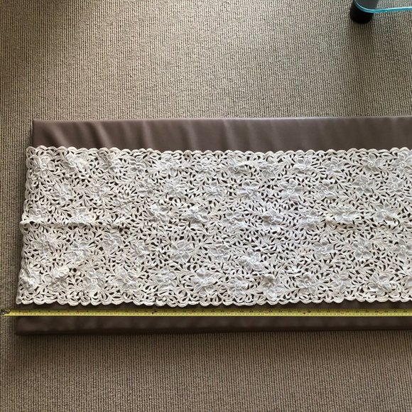 Table Runner - Picture 2 of 5